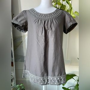 ANNE TAYLOR LOFT EMBROIDERED PEASANT BLOUSE 🪡